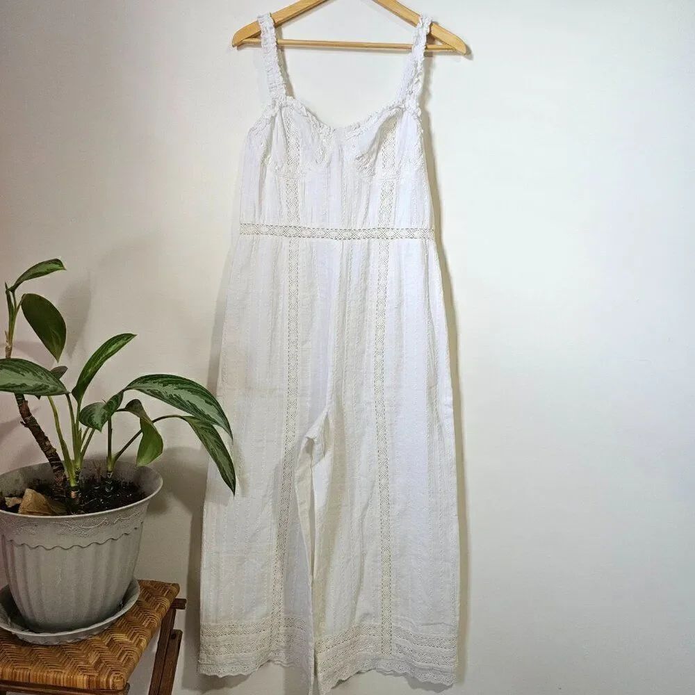 NWT SHOW ME YOUR MUMU WHITE CROCHET INSET BUSTIER STYLE WIDE LEG JUMPSUIT SIZE L